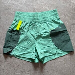 Lululemon Drop-In Pocket High Rise Hiking Short